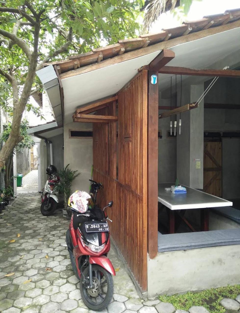 Trava House Villa Jogja 요그야카르타 외부 사진